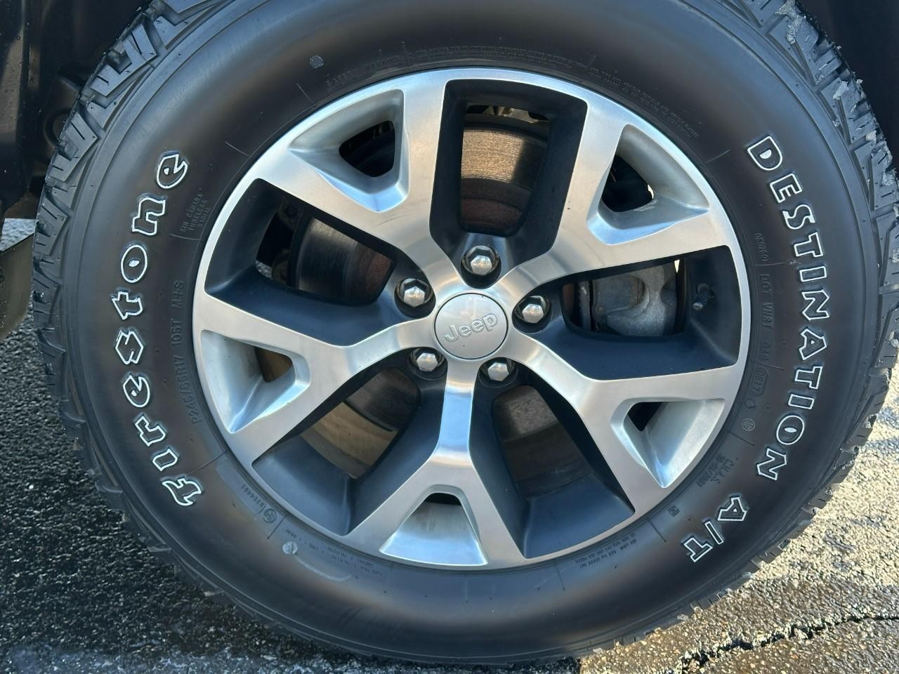 Jeep Cherokee Vehicle Full-screen Gallery Image 07