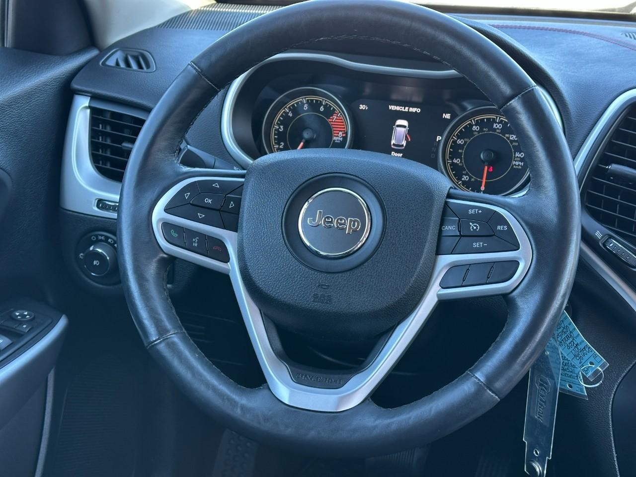 Jeep Cherokee Vehicle Full-screen Gallery Image 12