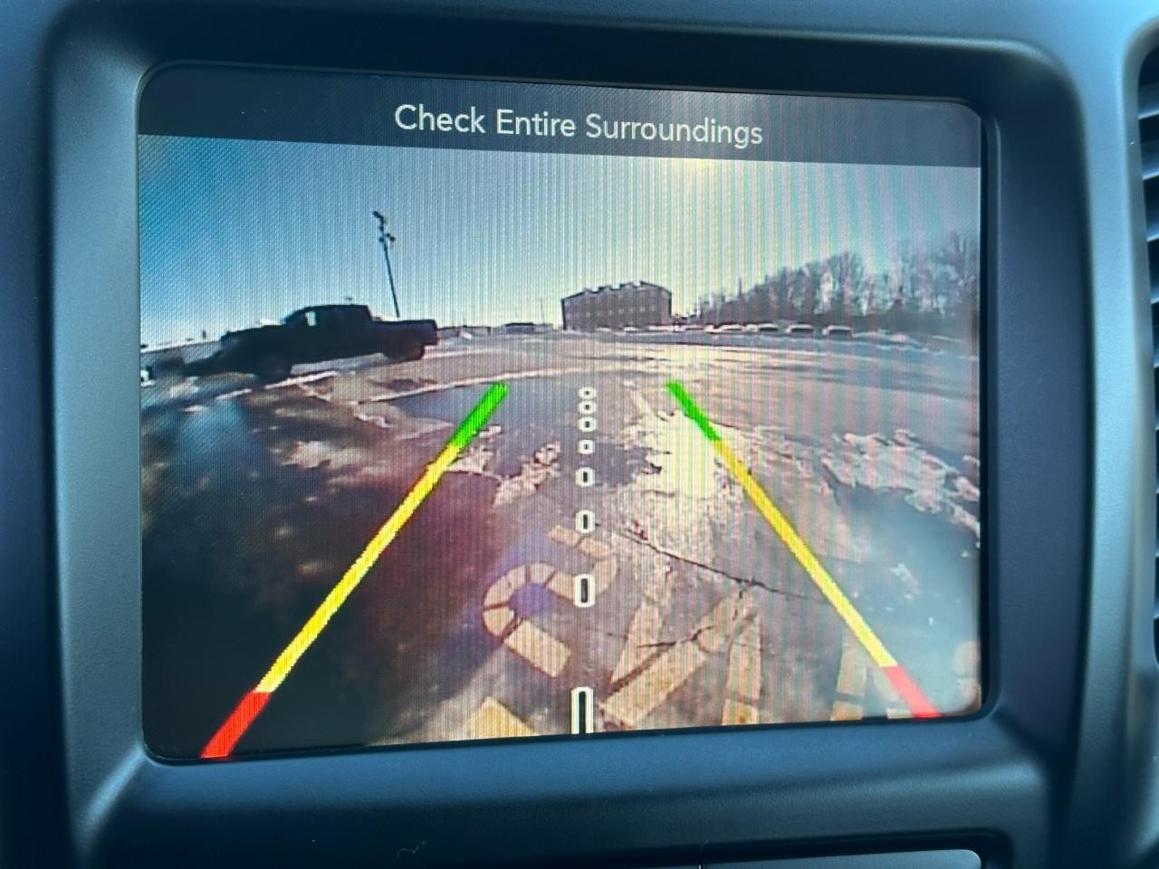 Jeep Cherokee Vehicle Full-screen Gallery Image 22