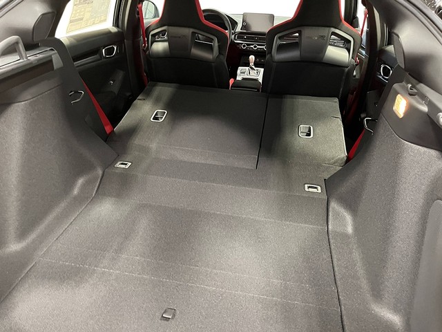 Honda Civic Type R Vehicle Full-screen Gallery Image 27