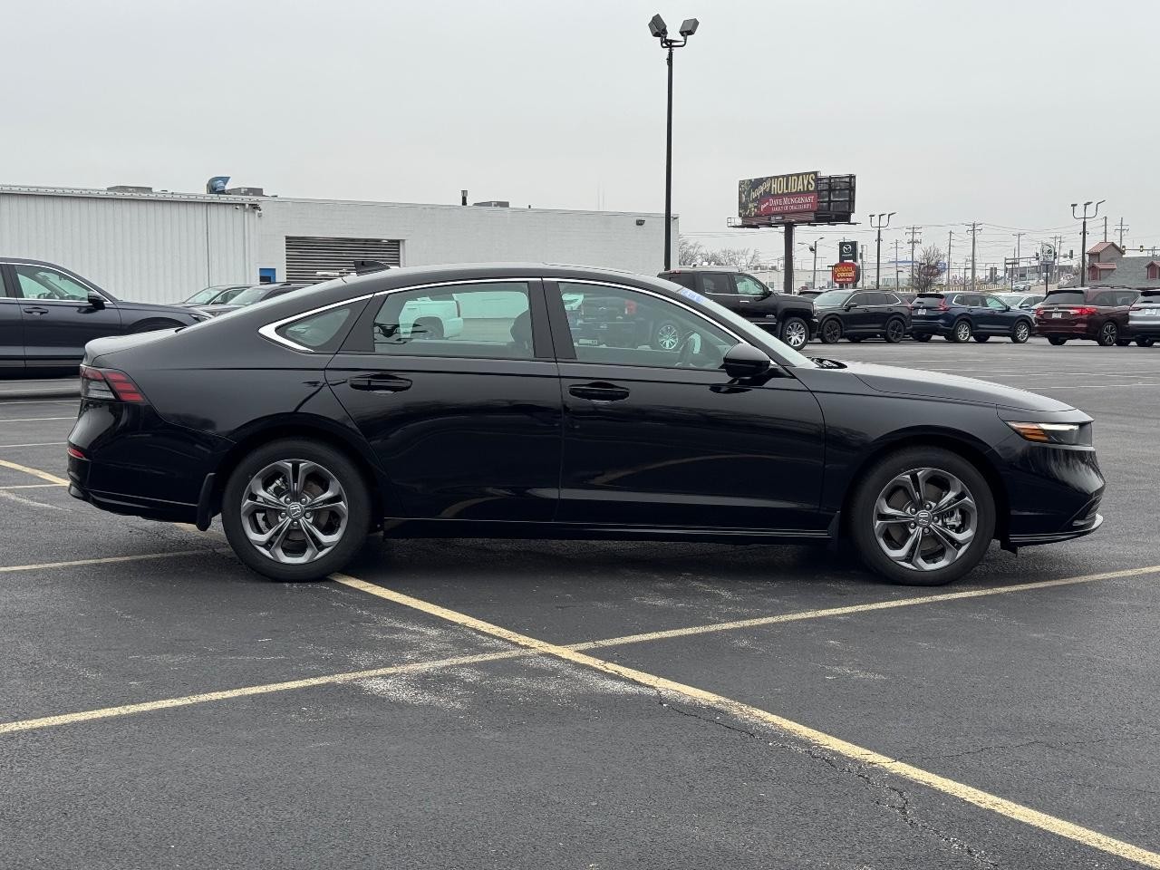 Honda Accord Hybrid Vehicle Full-screen Gallery Image 02