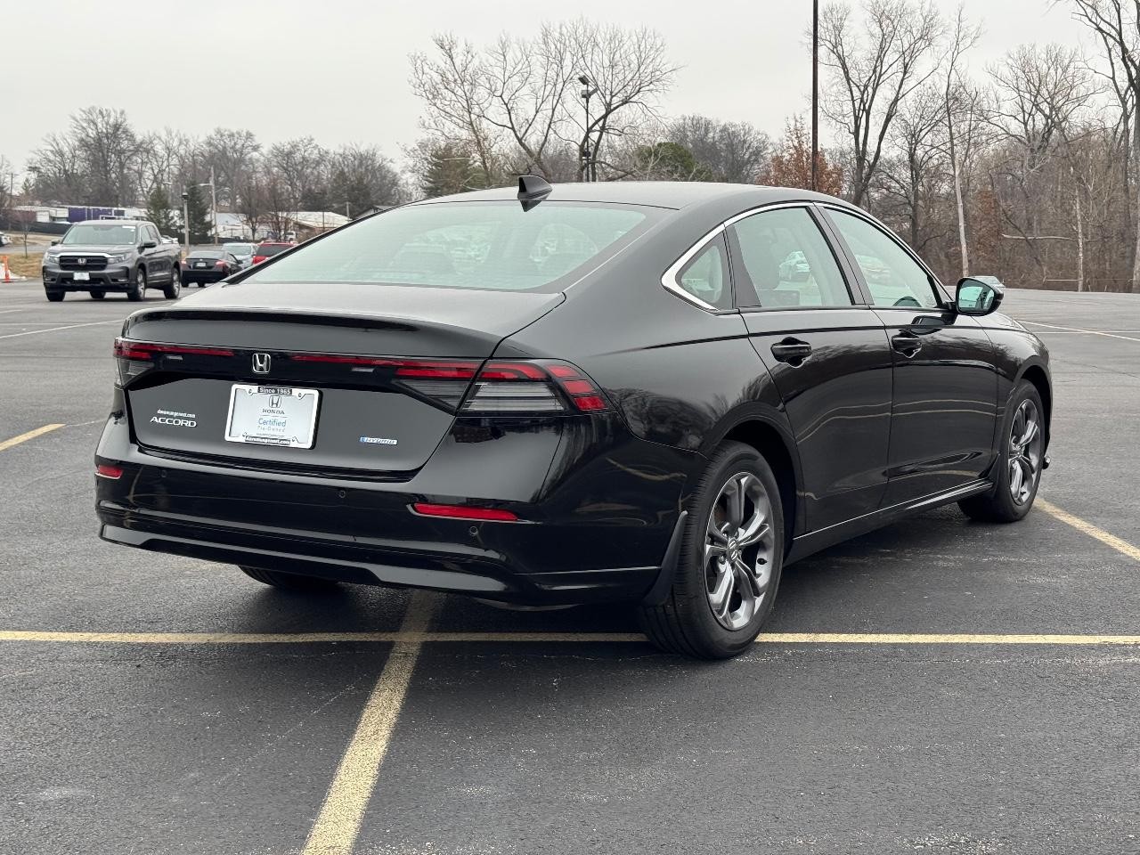 Honda Accord Hybrid Vehicle Full-screen Gallery Image 03