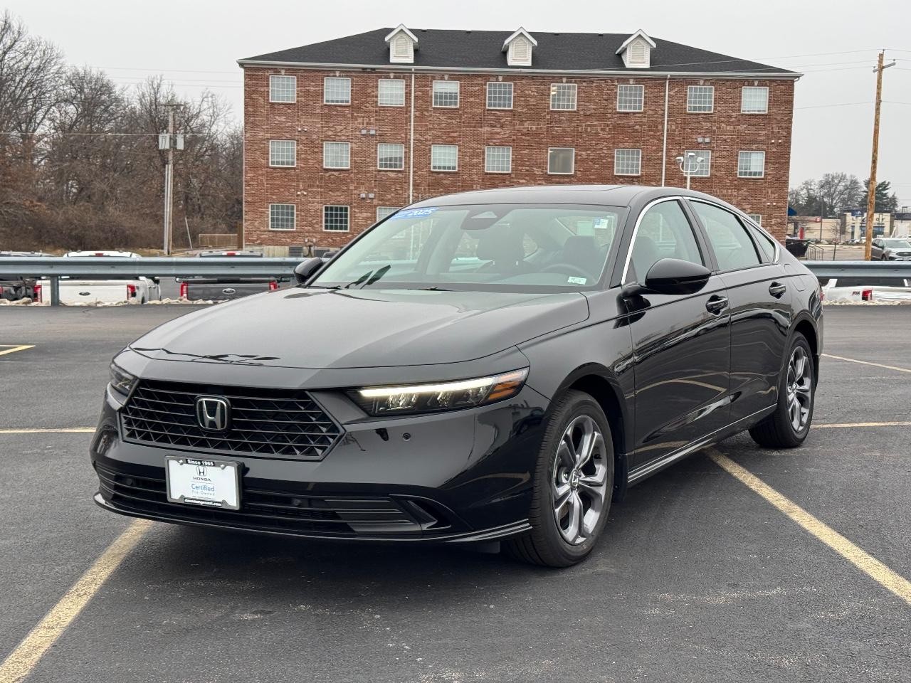 Honda Accord Hybrid Vehicle Full-screen Gallery Image 08