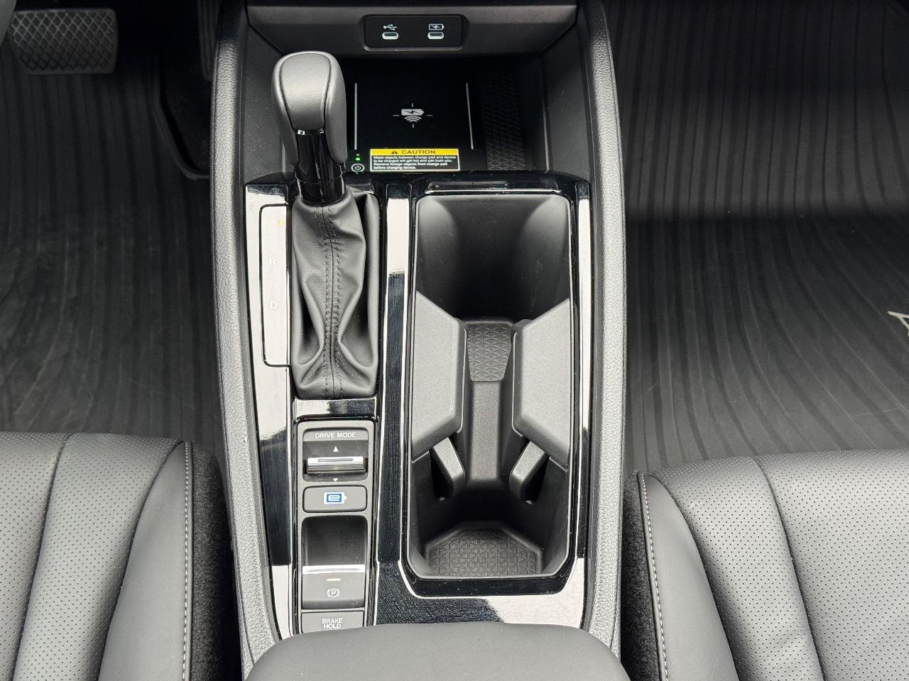 Honda Accord Hybrid Vehicle Full-screen Gallery Image 15