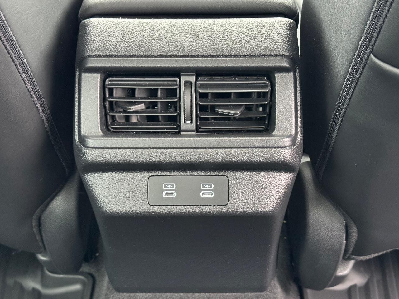 Honda Accord Hybrid Vehicle Full-screen Gallery Image 16