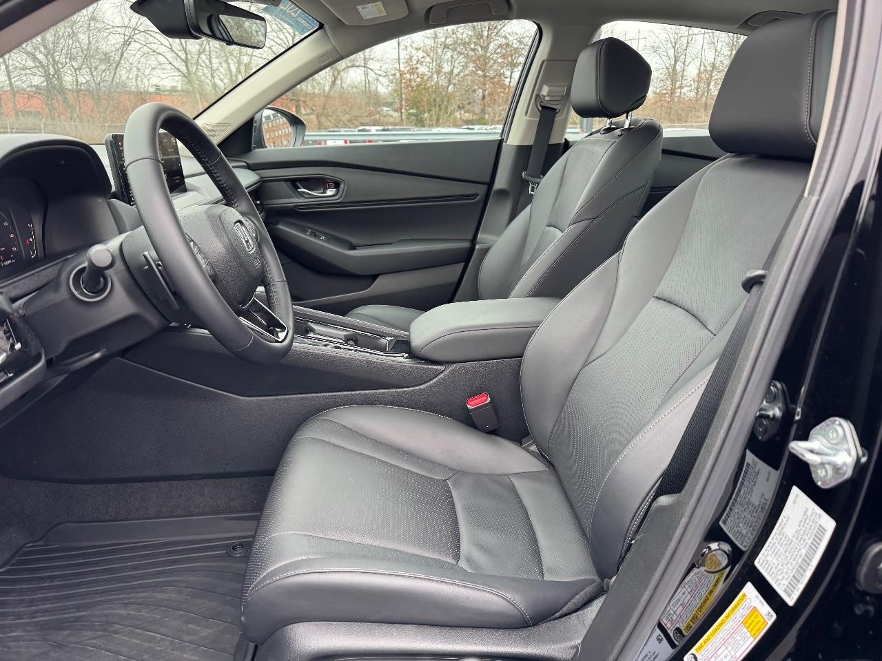 Honda Accord Hybrid Vehicle Full-screen Gallery Image 18