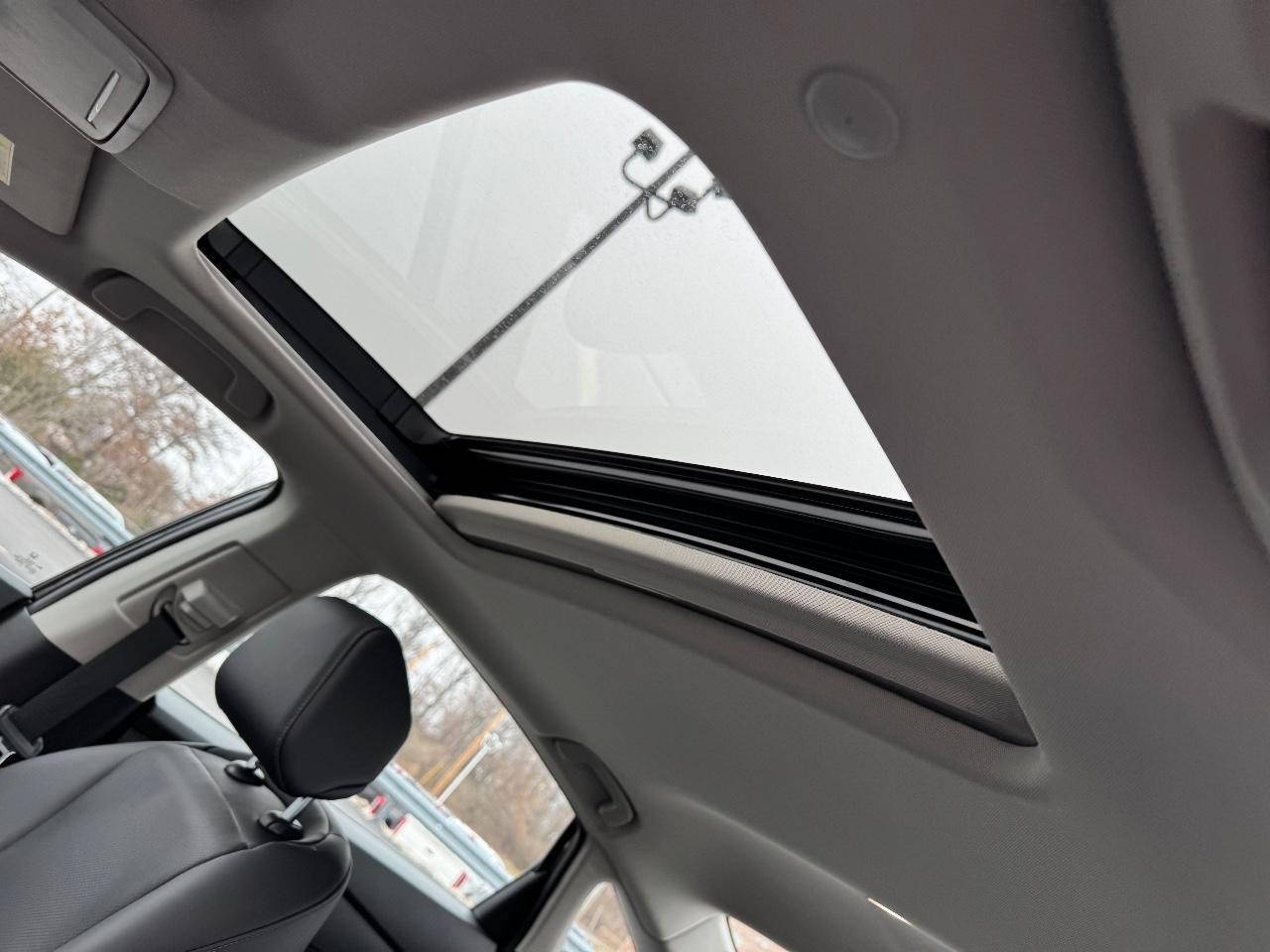 Honda Accord Hybrid Vehicle Full-screen Gallery Image 19