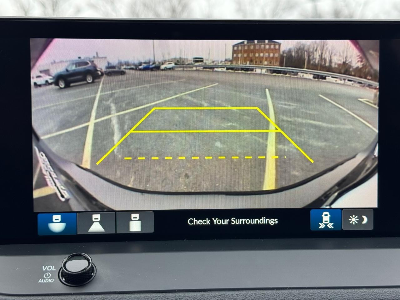 Honda Accord Hybrid Vehicle Full-screen Gallery Image 23