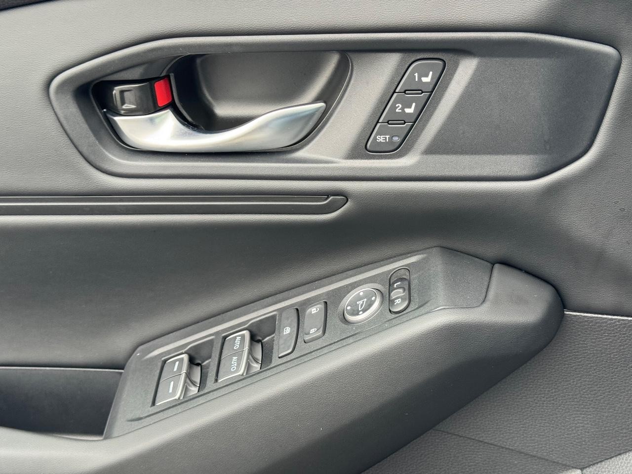 Honda Accord Hybrid Vehicle Full-screen Gallery Image 24