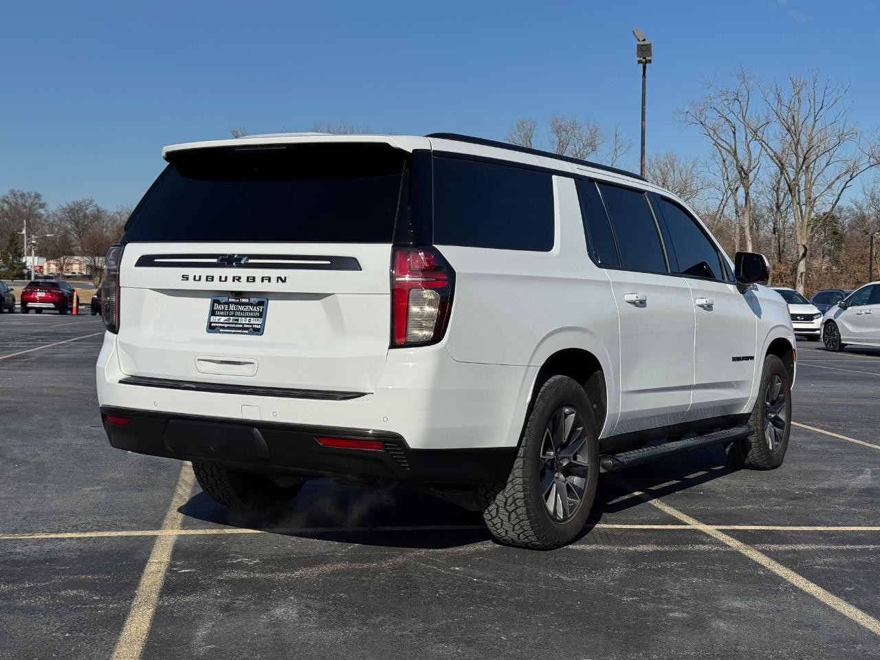 Chevrolet Suburban Vehicle Full-screen Gallery Image 03