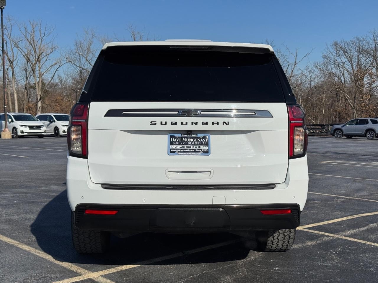 Chevrolet Suburban Vehicle Full-screen Gallery Image 05