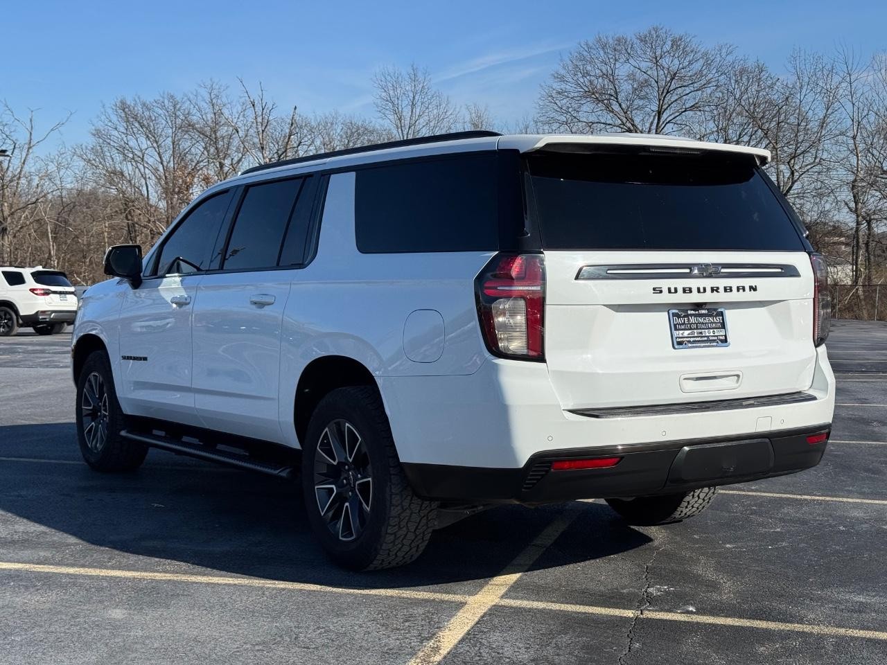 Chevrolet Suburban Vehicle Full-screen Gallery Image 06
