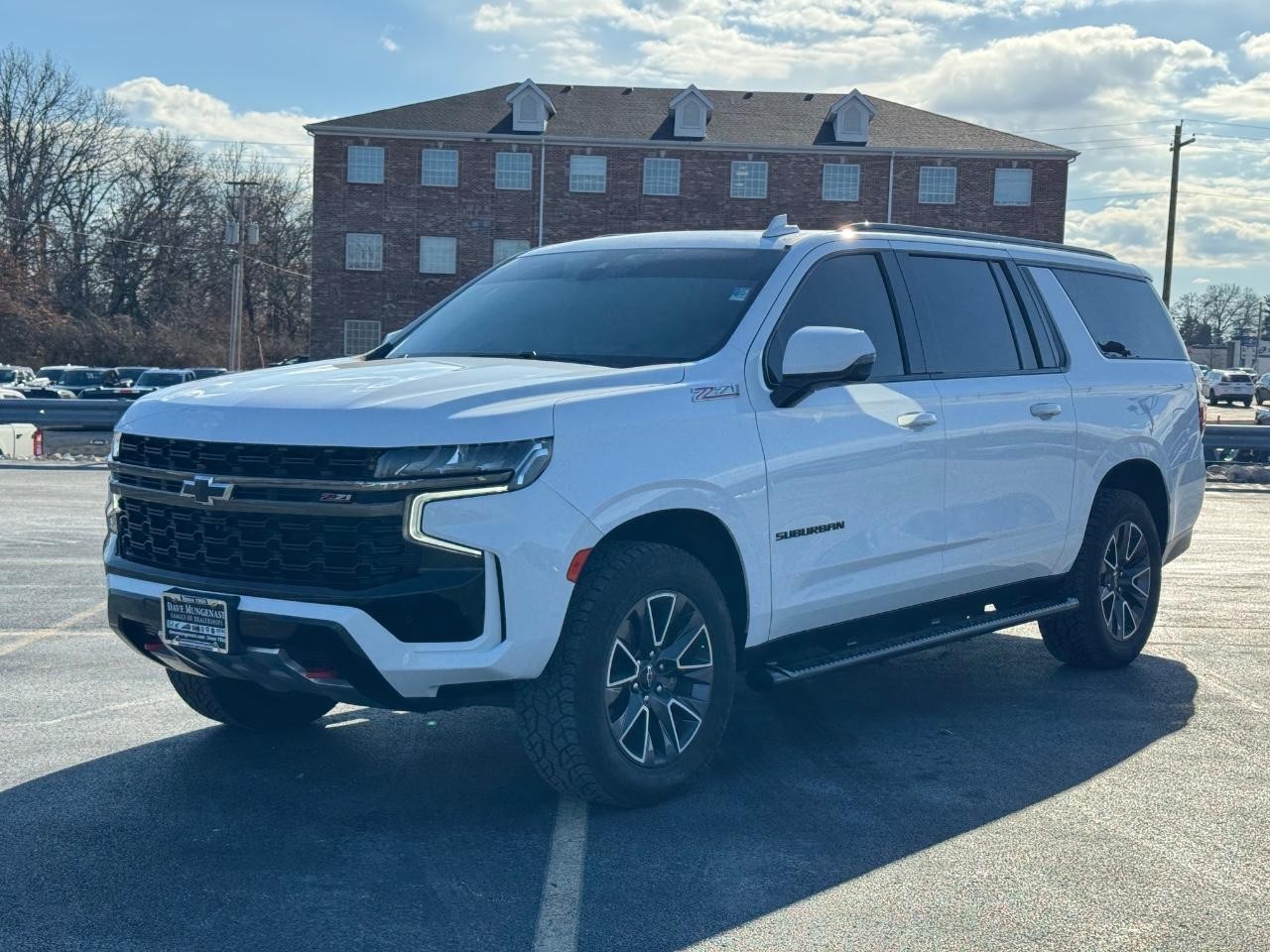 Chevrolet Suburban Vehicle Full-screen Gallery Image 08
