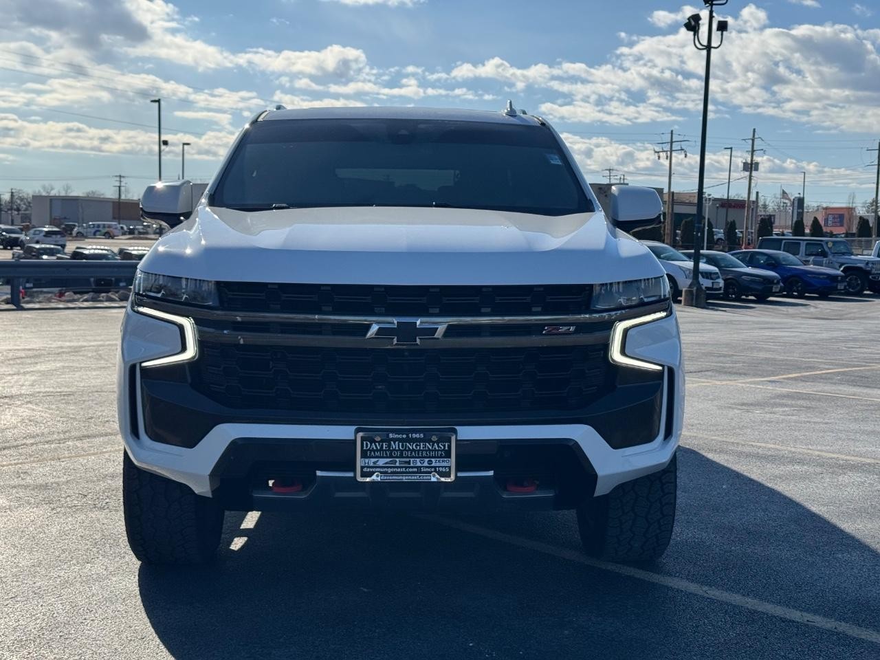 Chevrolet Suburban Vehicle Full-screen Gallery Image 09