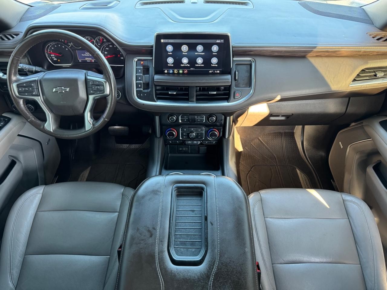 Chevrolet Suburban Vehicle Full-screen Gallery Image 12