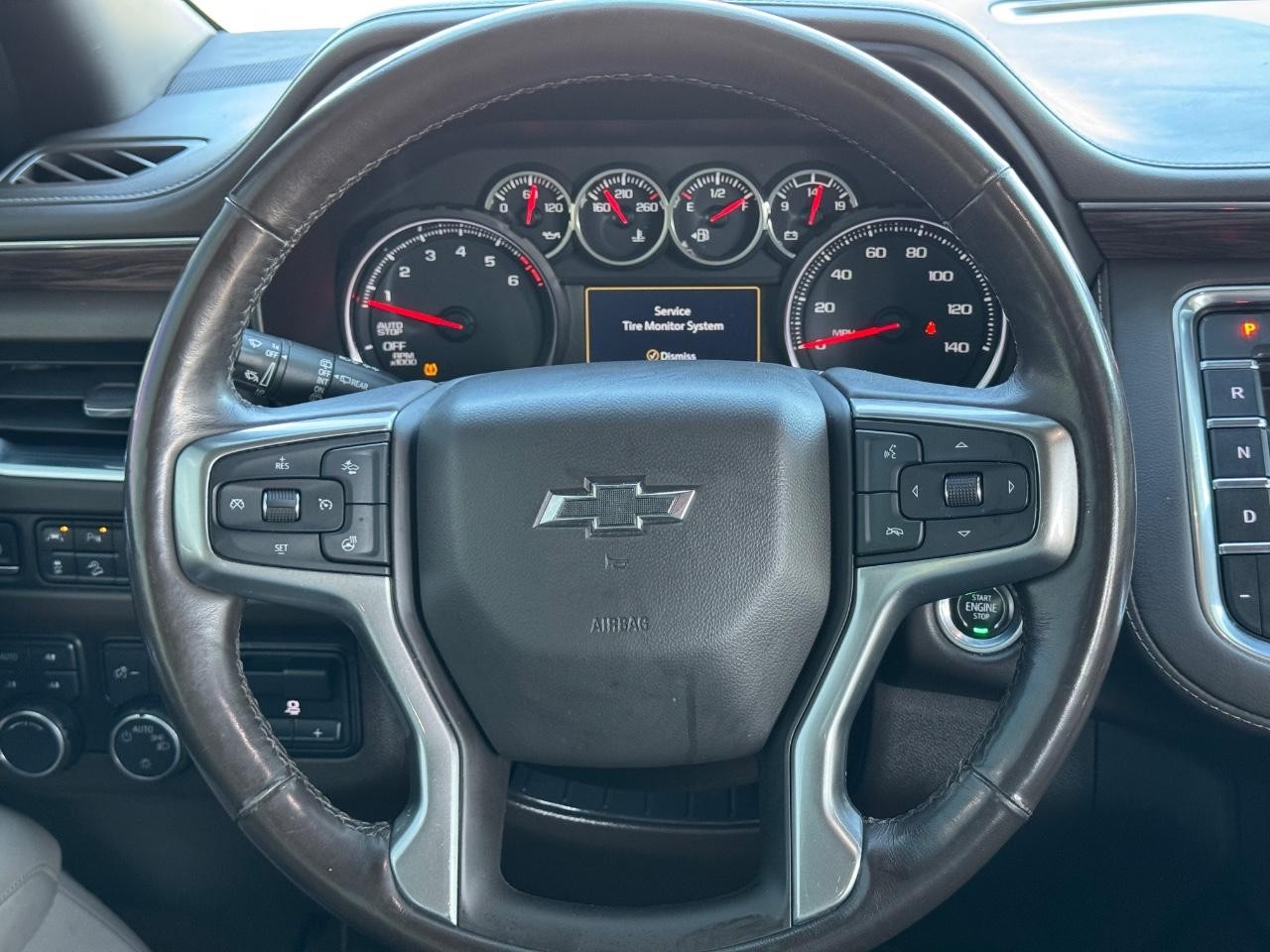 Chevrolet Suburban Vehicle Full-screen Gallery Image 13