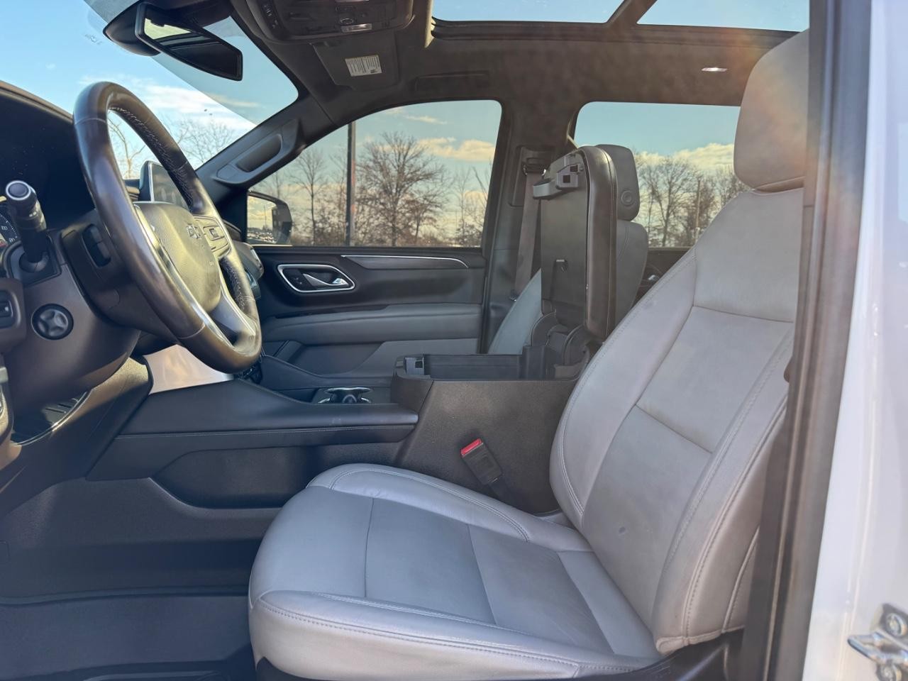 Chevrolet Suburban Vehicle Full-screen Gallery Image 19