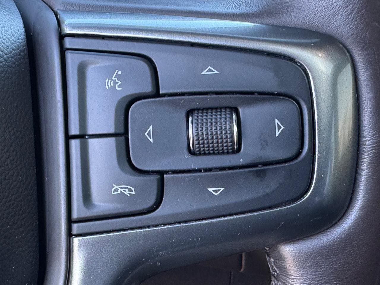 Chevrolet Suburban Vehicle Full-screen Gallery Image 23