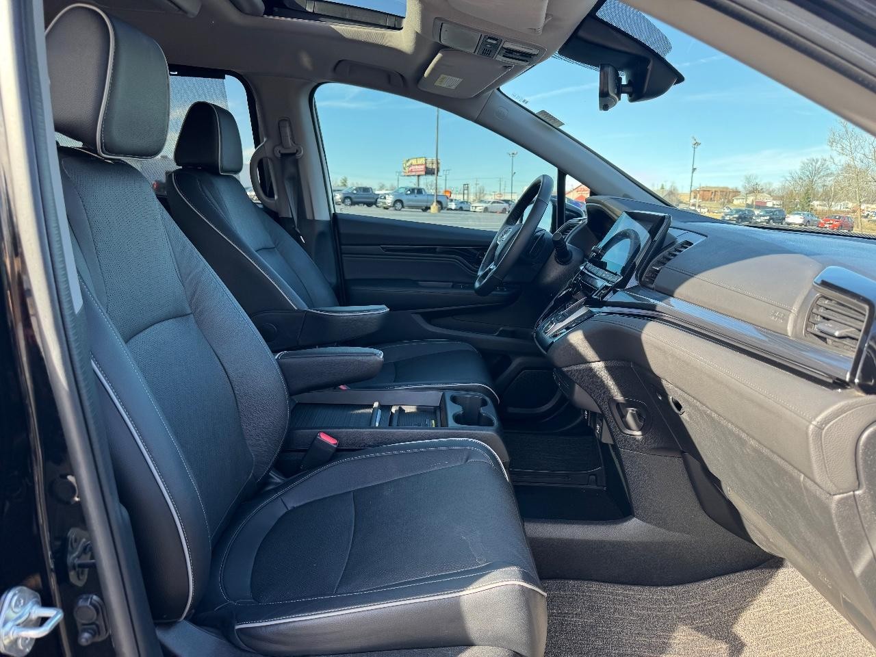 Honda Odyssey Vehicle Full-screen Gallery Image 18