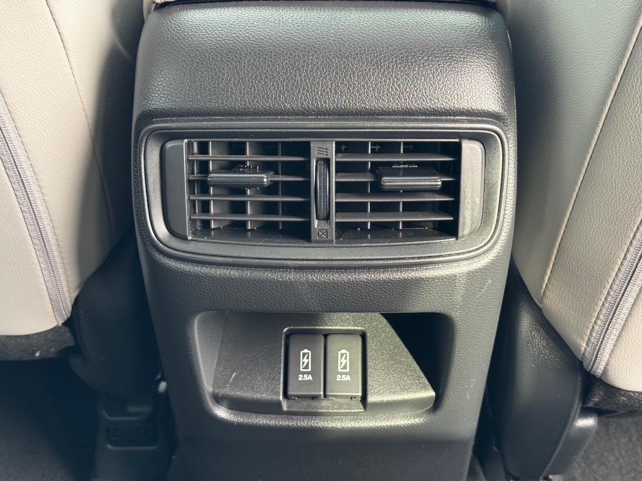 Honda CR-V Vehicle Full-screen Gallery Image 15