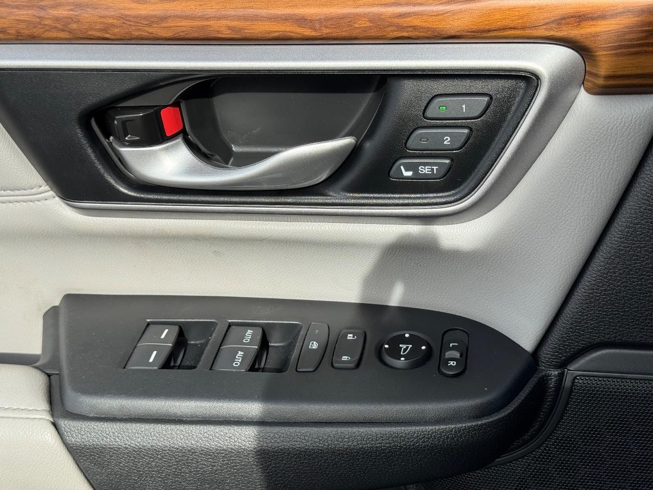 Honda CR-V Vehicle Full-screen Gallery Image 24