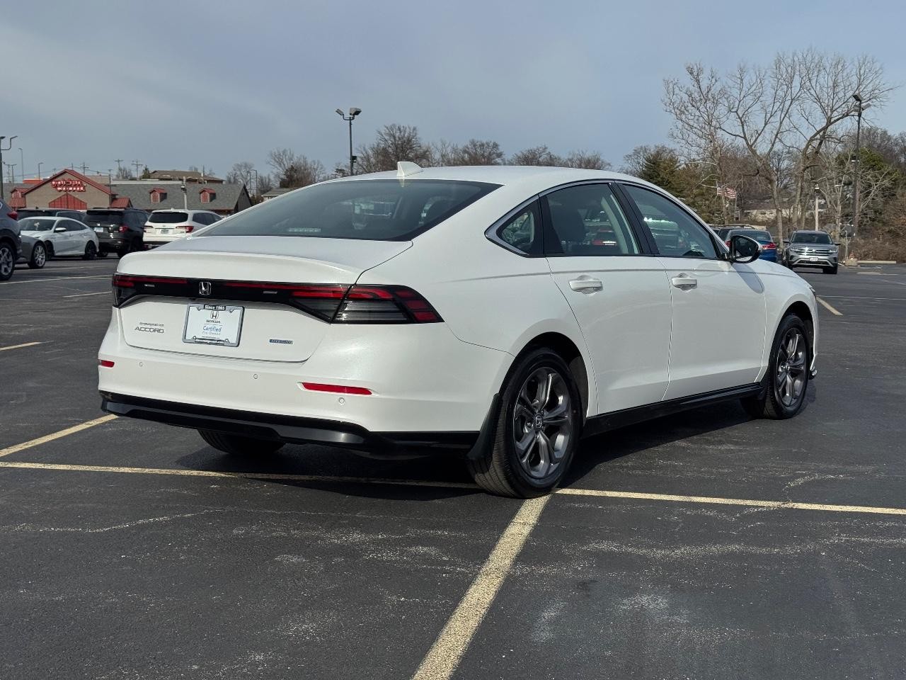 Honda Accord Hybrid Vehicle Full-screen Gallery Image 03