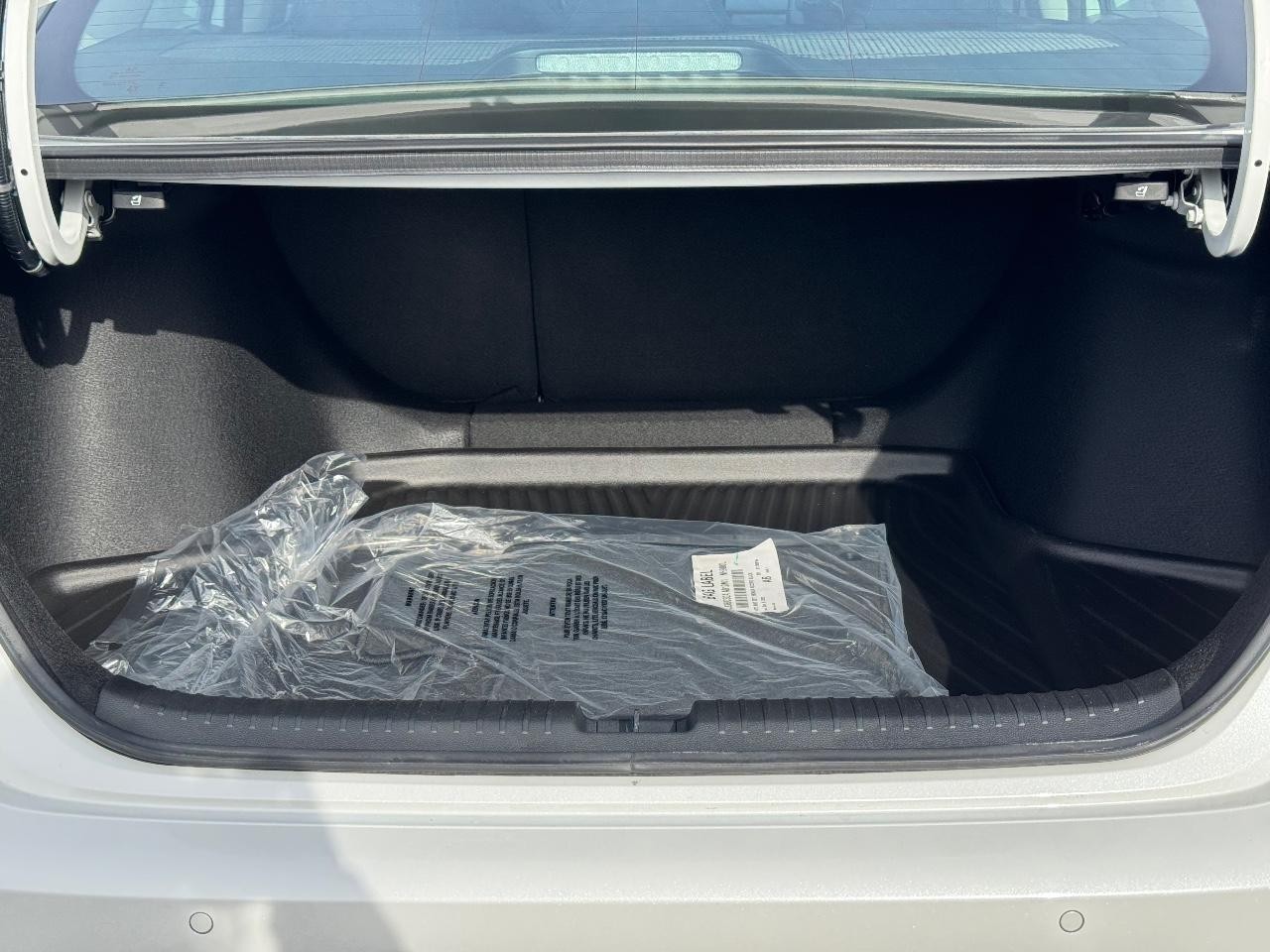 Honda Accord Hybrid Vehicle Full-screen Gallery Image 04