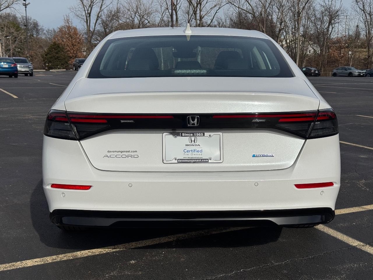 Honda Accord Hybrid Vehicle Full-screen Gallery Image 05