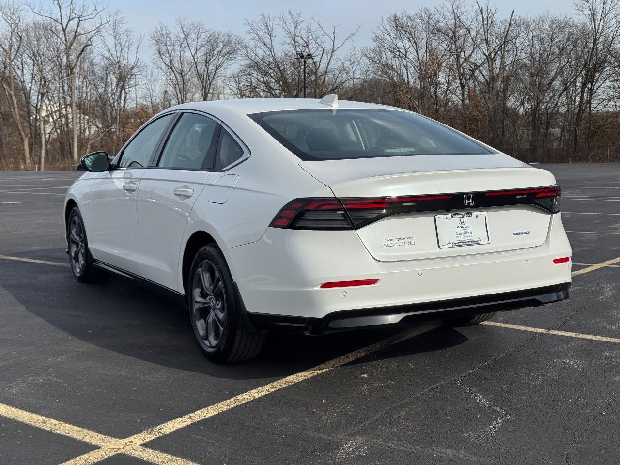 Honda Accord Hybrid Vehicle Full-screen Gallery Image 06