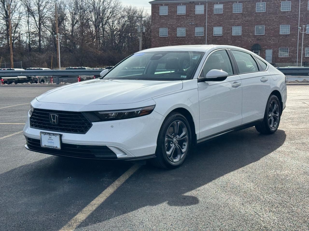 Honda Accord Hybrid Vehicle Full-screen Gallery Image 08