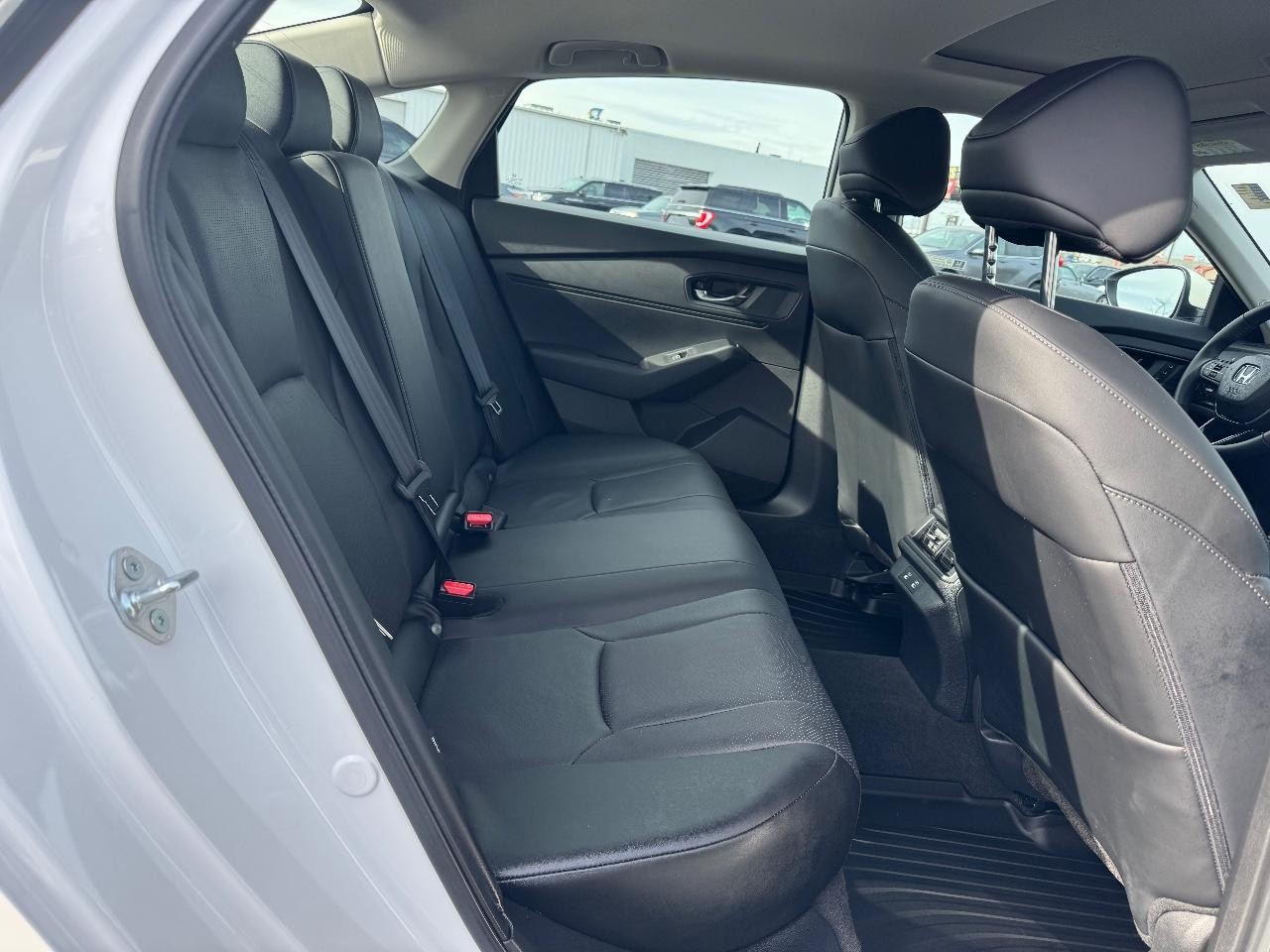 Honda Accord Hybrid Vehicle Full-screen Gallery Image 10