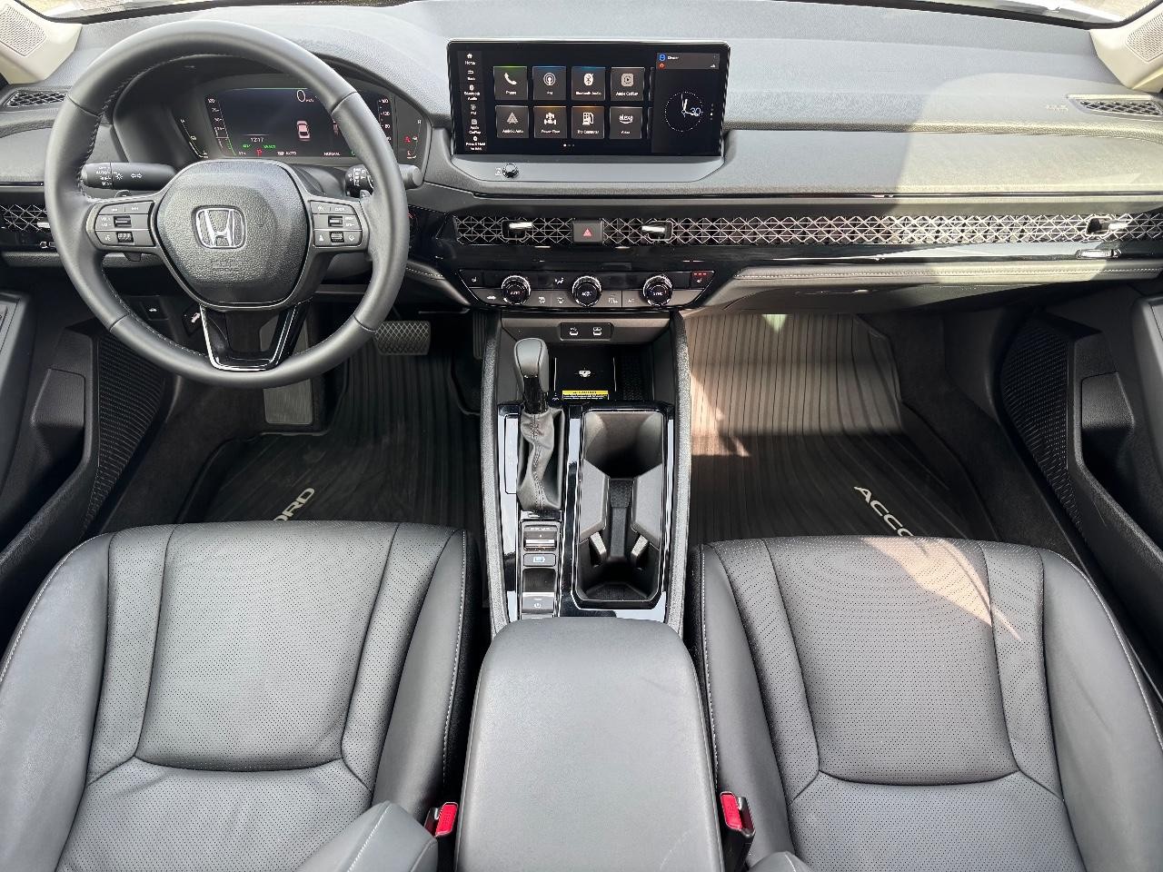 Honda Accord Hybrid Vehicle Full-screen Gallery Image 11