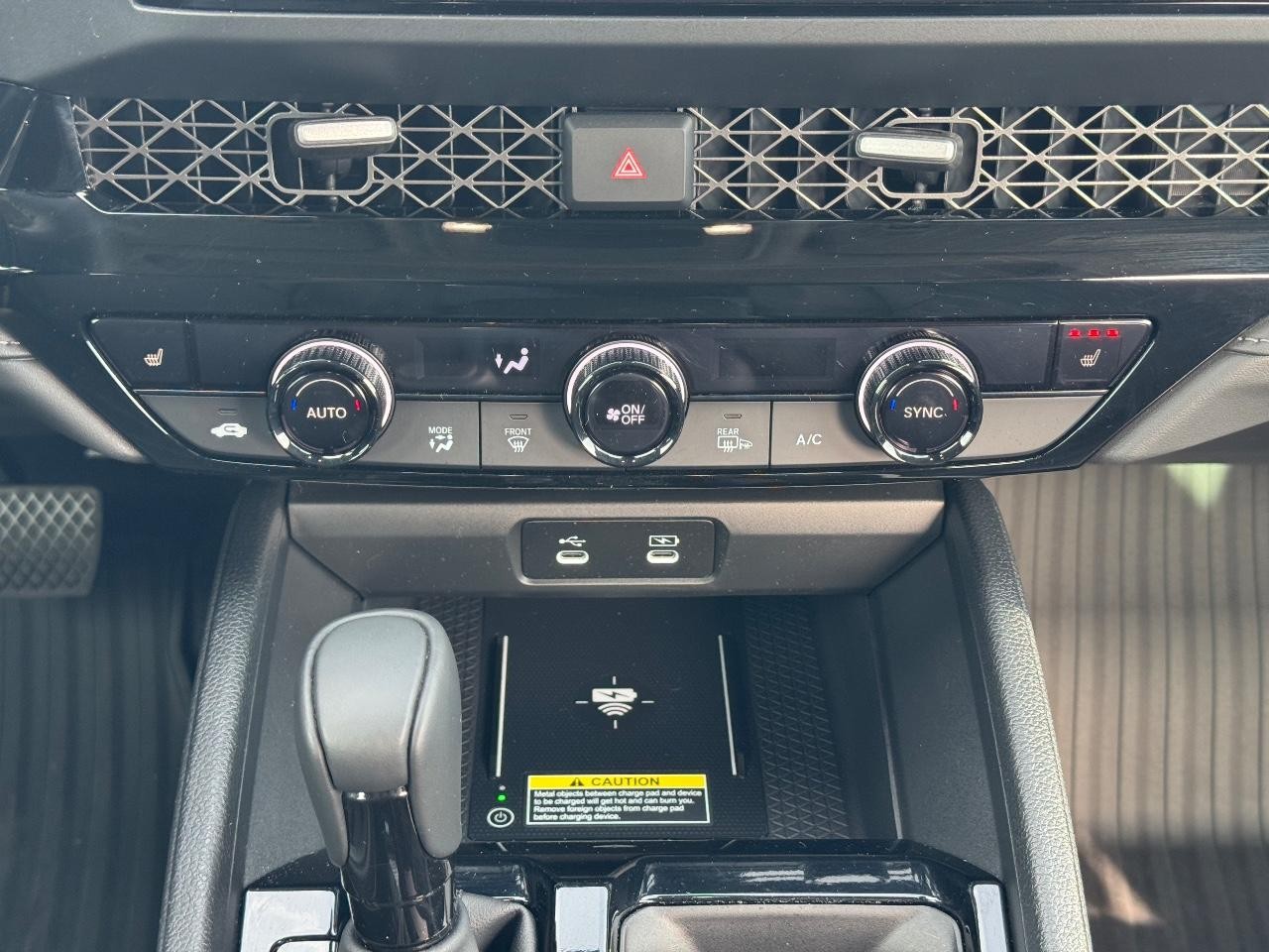 Honda Accord Hybrid Vehicle Full-screen Gallery Image 14