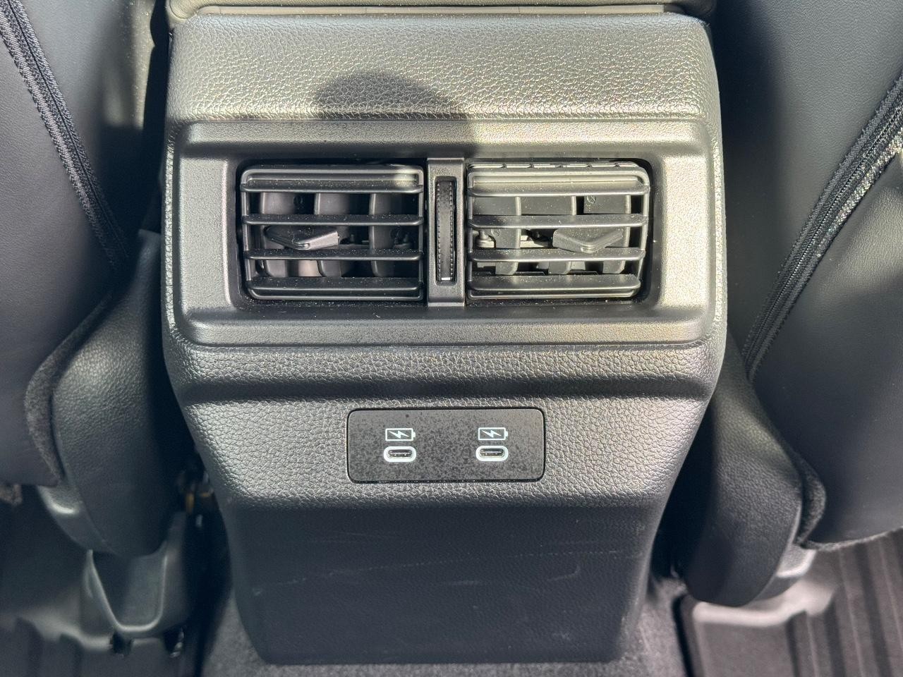 Honda Accord Hybrid Vehicle Full-screen Gallery Image 16