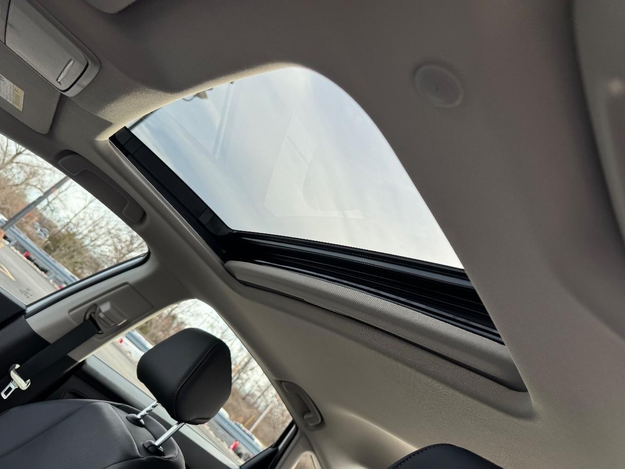 Honda Accord Hybrid Vehicle Full-screen Gallery Image 19