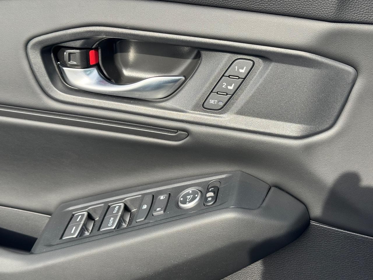 Honda Accord Hybrid Vehicle Full-screen Gallery Image 24