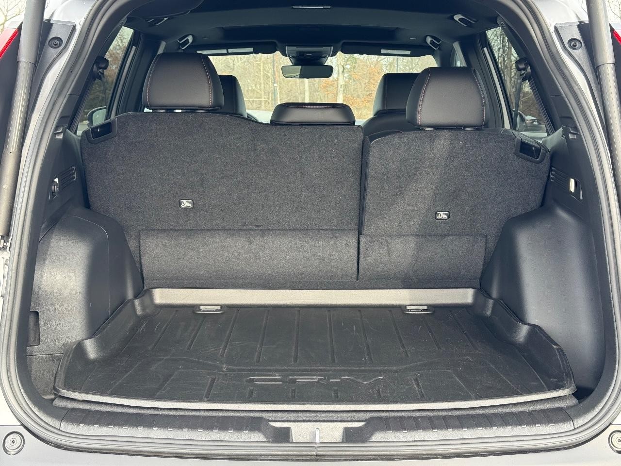 Honda CR-V Hybrid Vehicle Full-screen Gallery Image 04