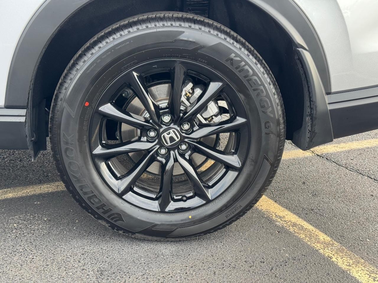 Honda CR-V Hybrid Vehicle Full-screen Gallery Image 07