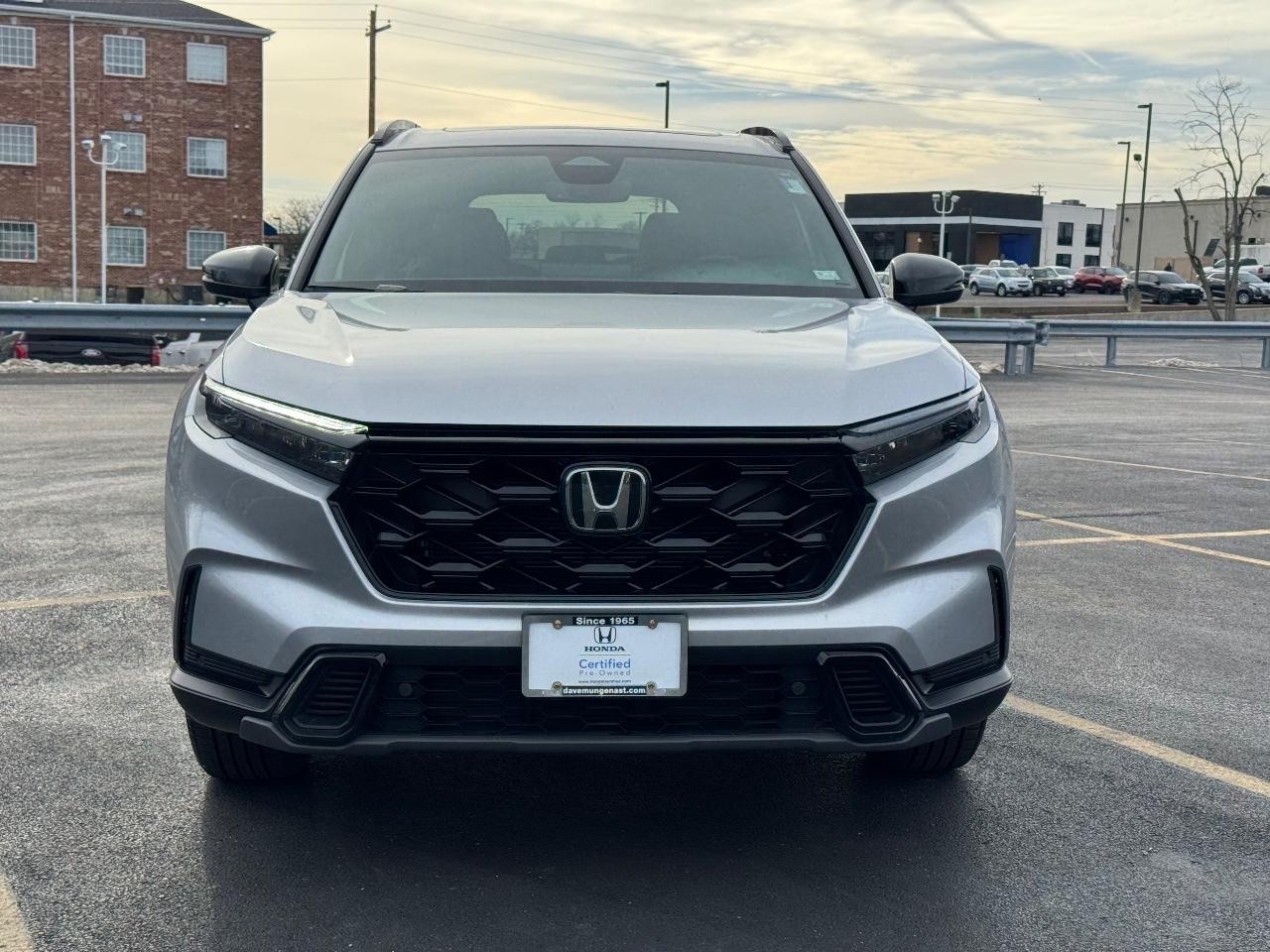 Honda CR-V Hybrid Vehicle Full-screen Gallery Image 09