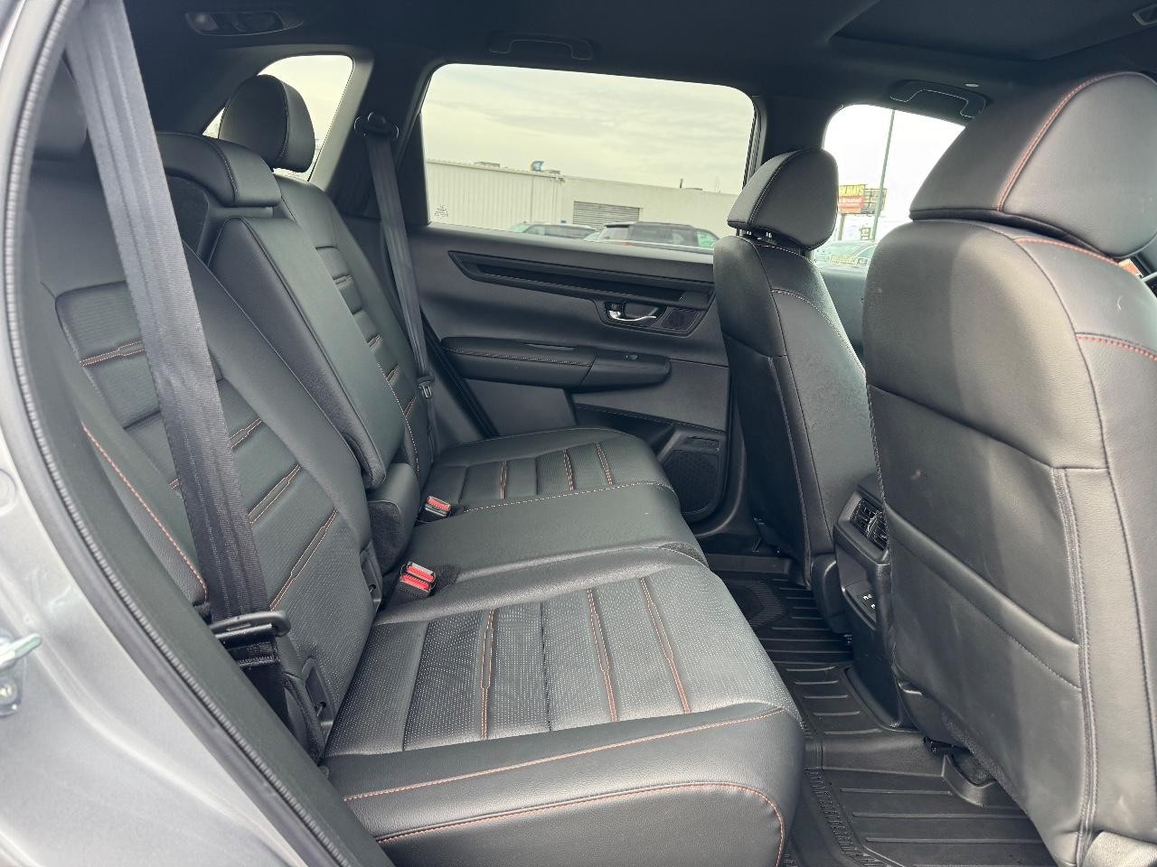 Honda CR-V Hybrid Vehicle Full-screen Gallery Image 10