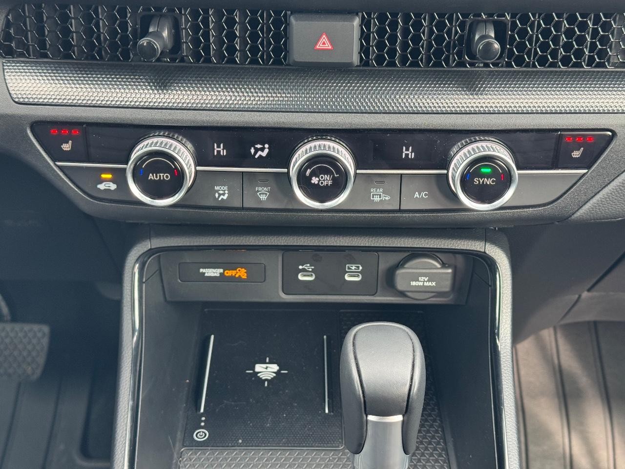 Honda CR-V Hybrid Vehicle Full-screen Gallery Image 14