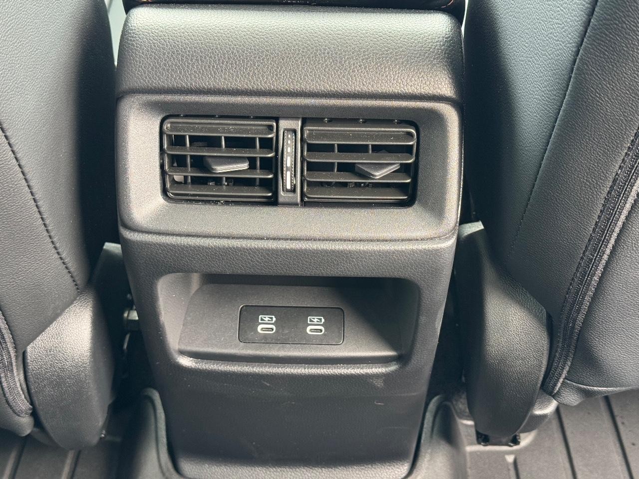 Honda CR-V Hybrid Vehicle Full-screen Gallery Image 16