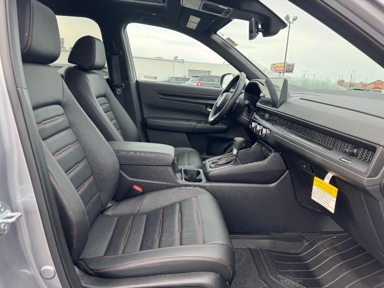 Honda CR-V Hybrid Vehicle Full-screen Gallery Image 17