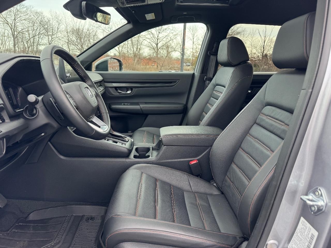 Honda CR-V Hybrid Vehicle Full-screen Gallery Image 18