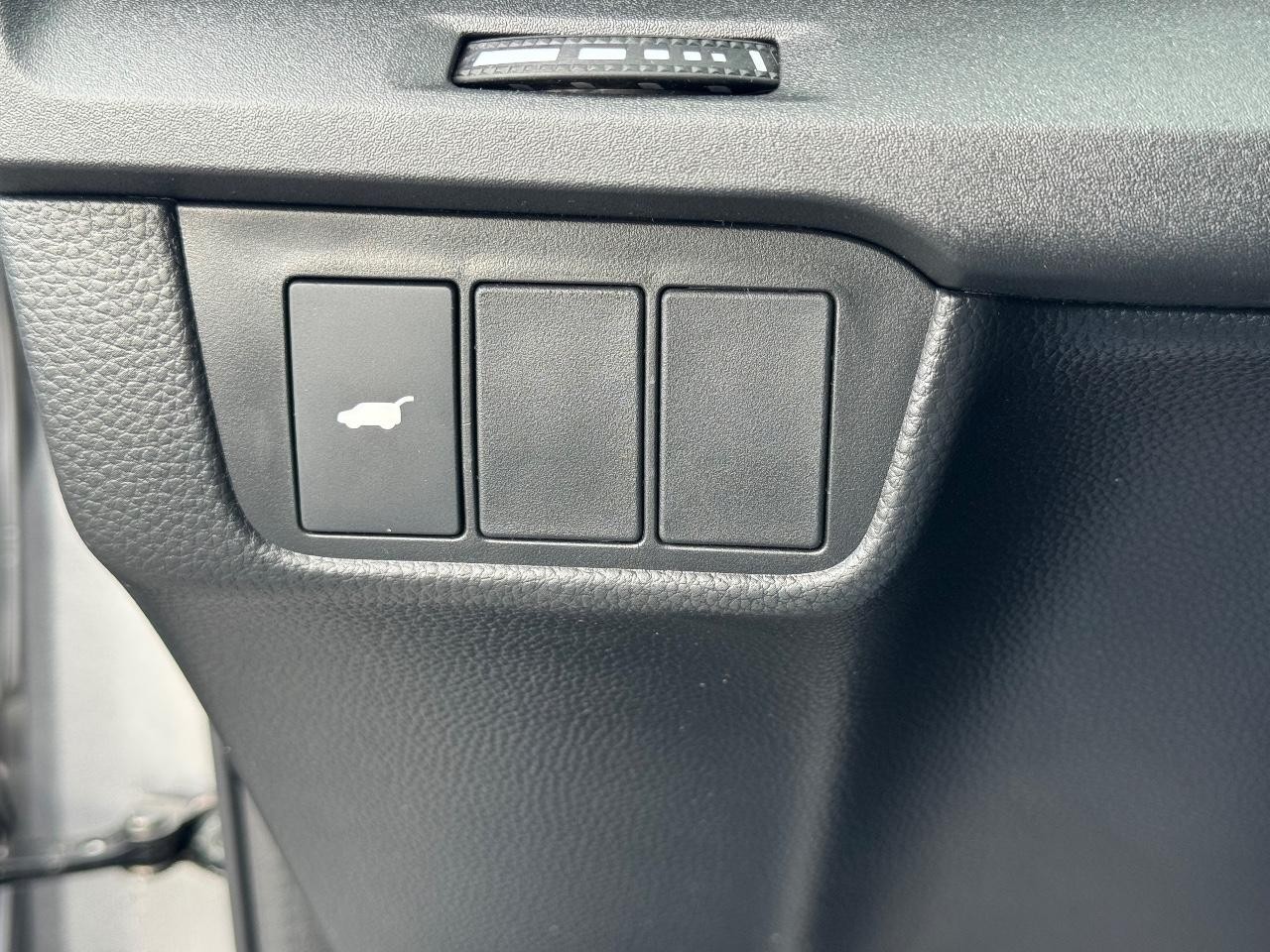 Honda CR-V Hybrid Vehicle Full-screen Gallery Image 23