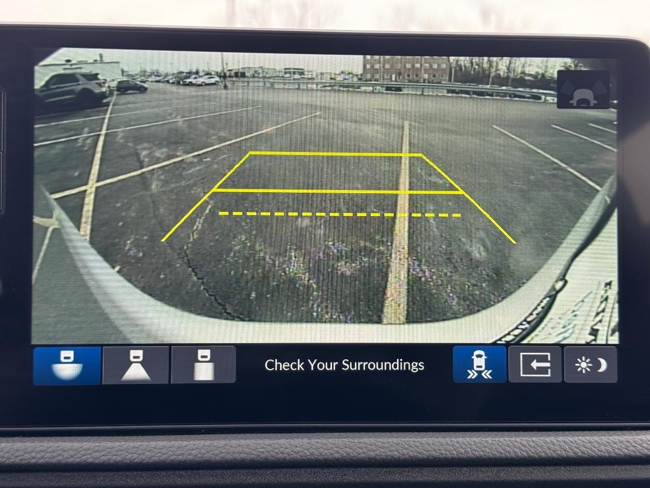 Honda CR-V Hybrid Vehicle Full-screen Gallery Image 24