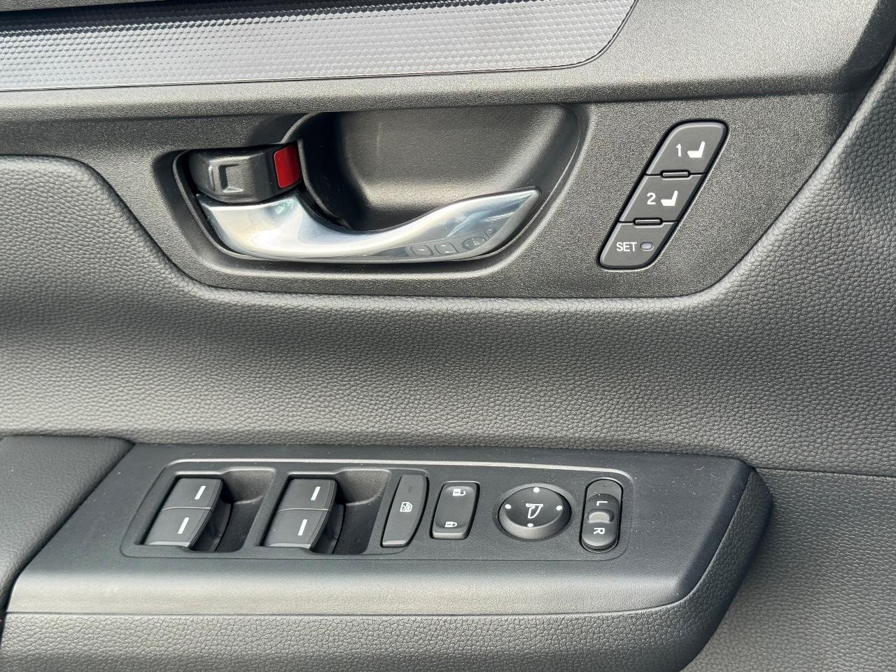 Honda CR-V Hybrid Vehicle Full-screen Gallery Image 25