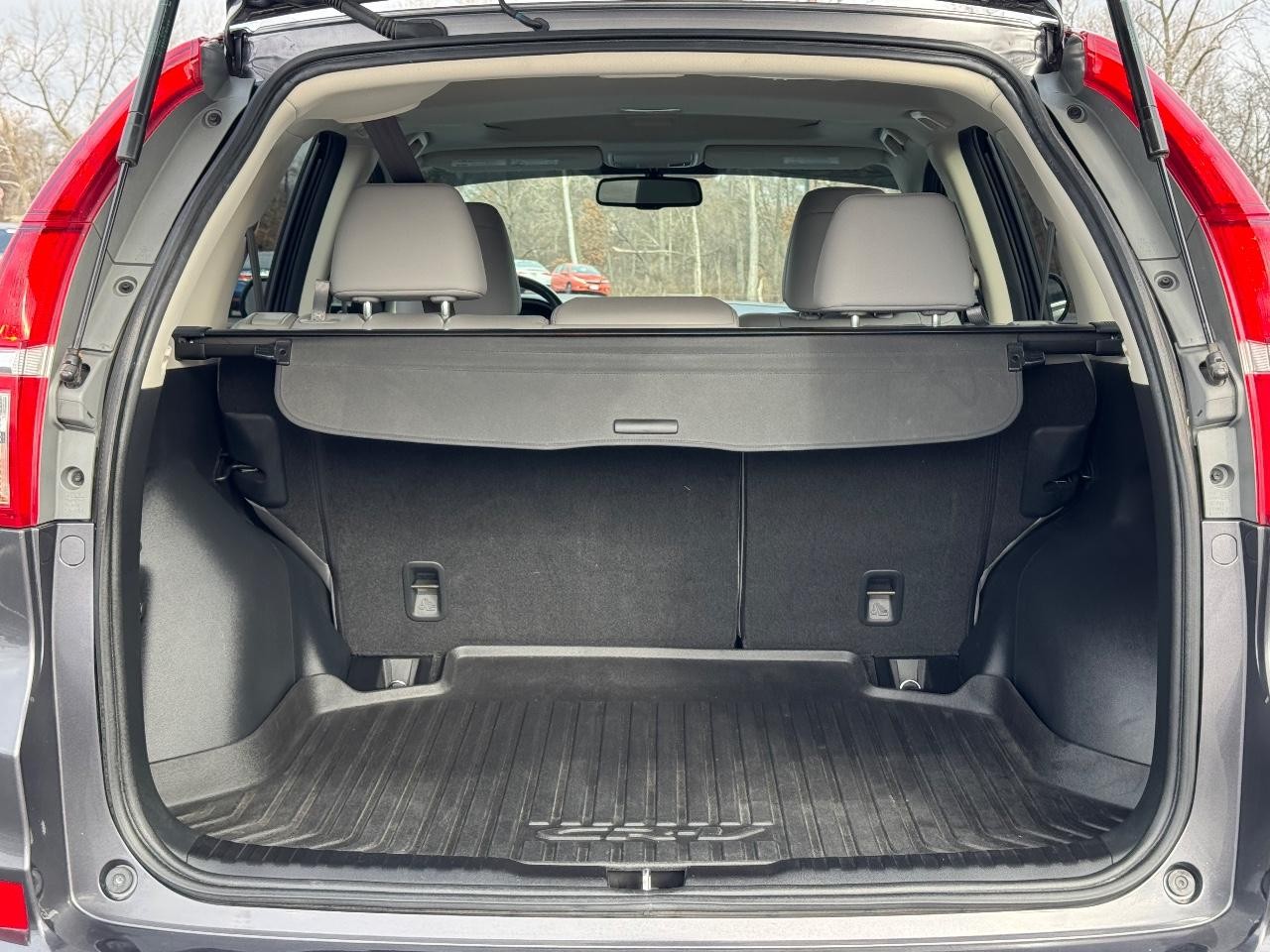 Honda CR-V Vehicle Full-screen Gallery Image 04