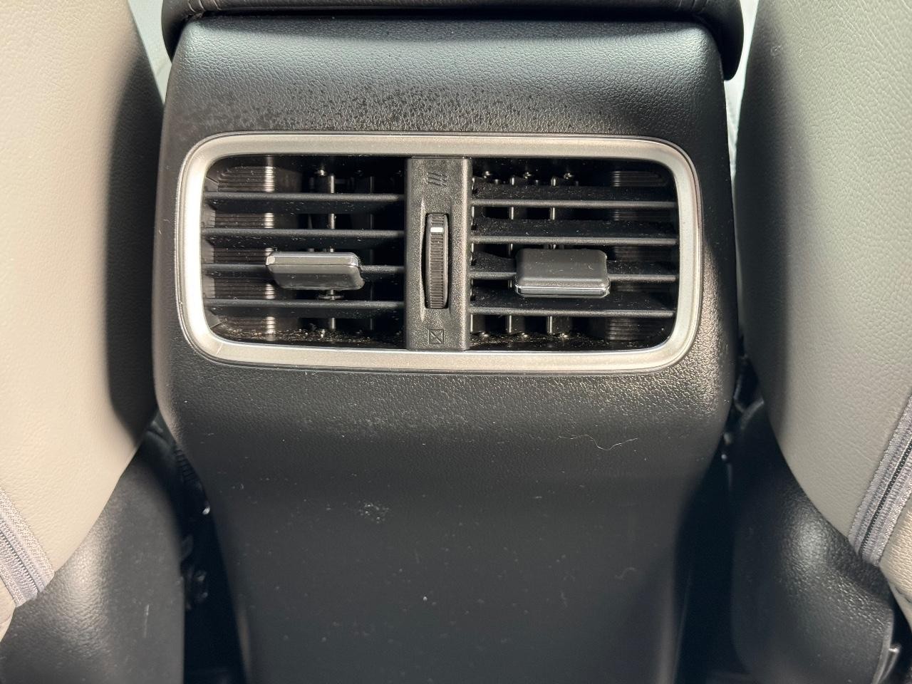 Honda CR-V Vehicle Full-screen Gallery Image 15