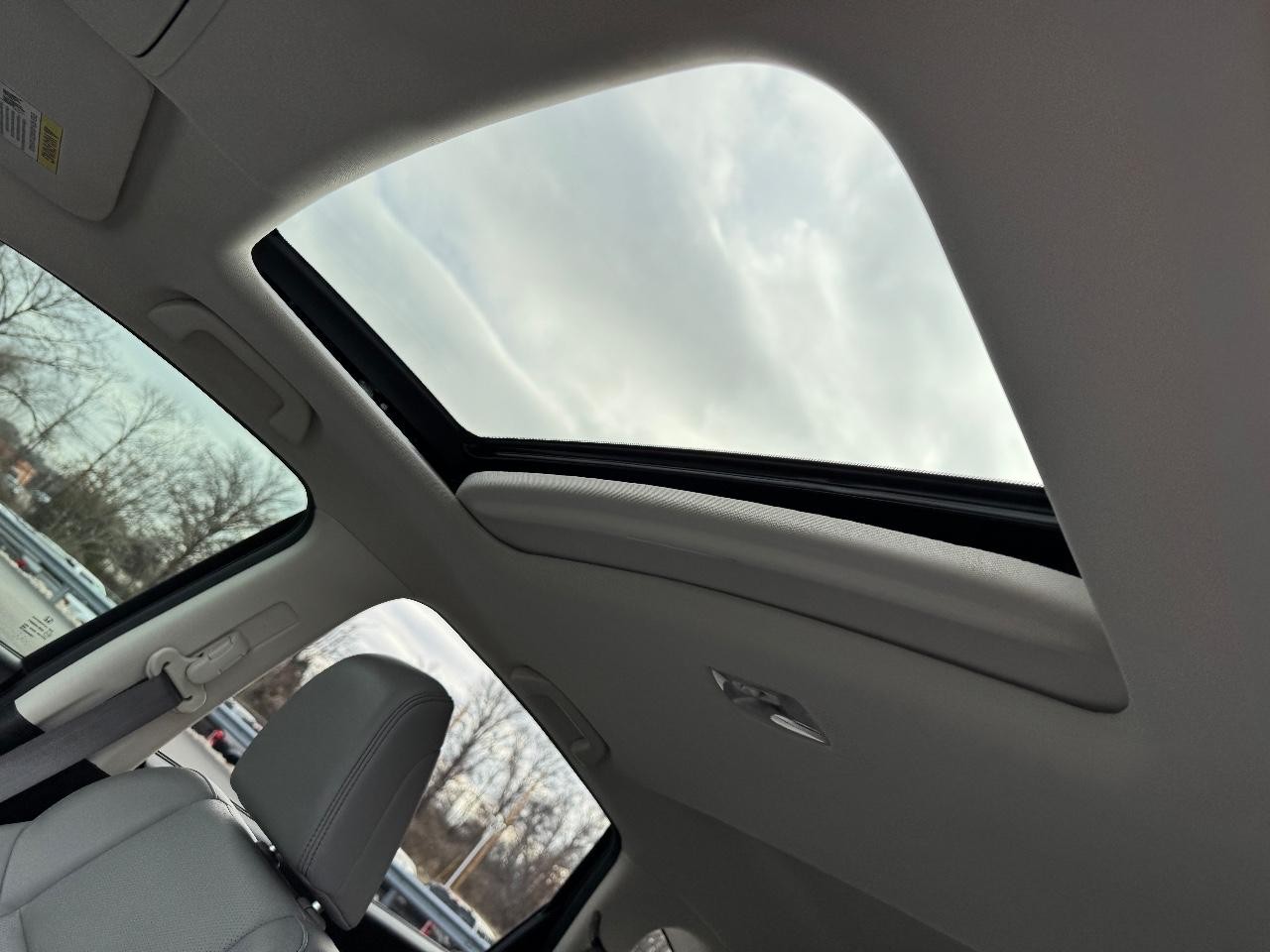 Honda CR-V Vehicle Full-screen Gallery Image 18